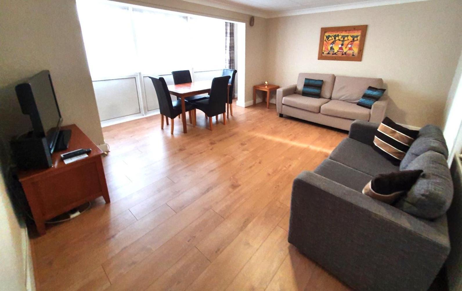 Wentworth Apartment With 2 Bedrooms, Superfast Wi-Fi And Parking Sittingbourne Εξωτερικό φωτογραφία